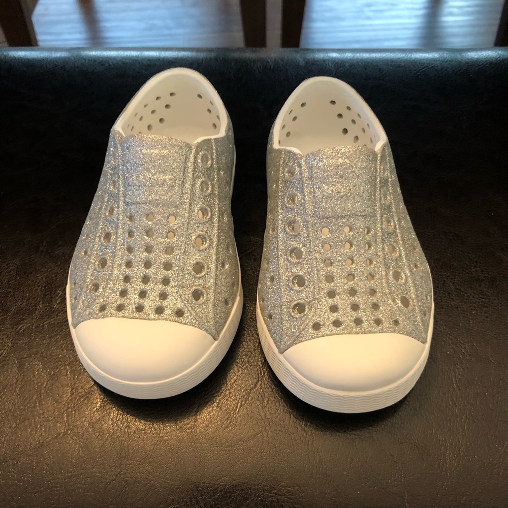 Size 6 Silver Natives